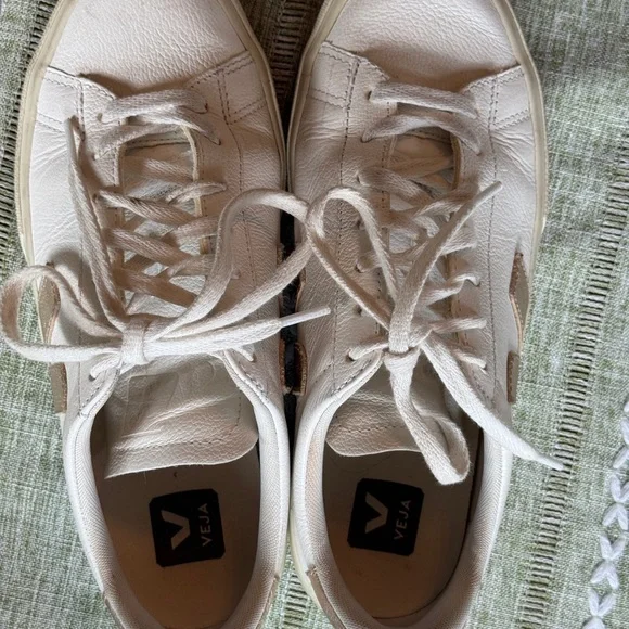 Veja campo bicolor low top White & Gold Sneakers US 8 - Picture 8 of 9